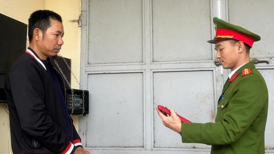 Bắt tạm giam đối tượng làm giả giấy chứng nhận quyền sử dụng đất